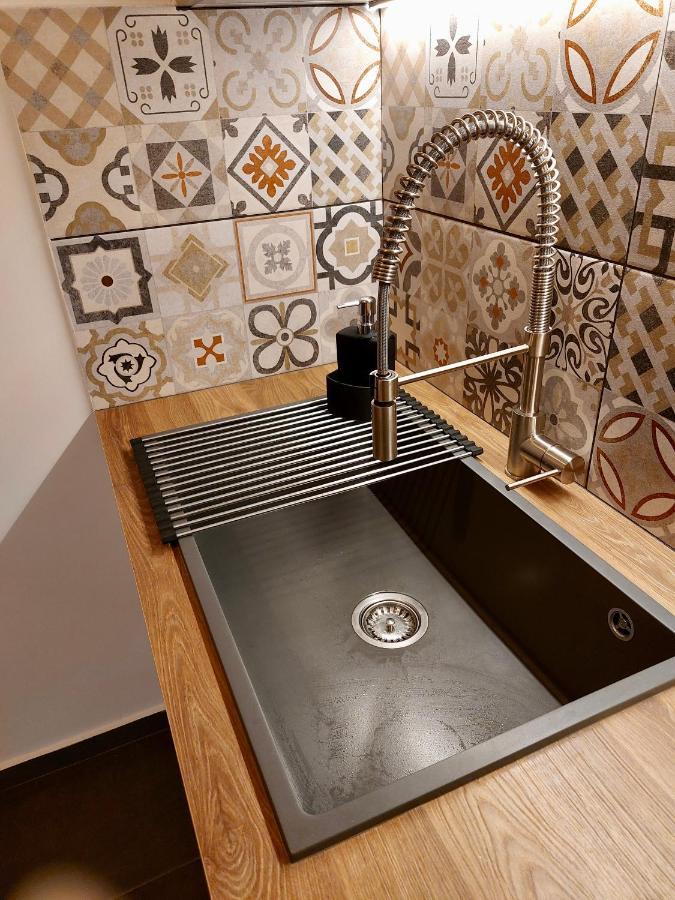 Christina-Anna Athens City Center Walking Distance To Everywhere And Acropolis, In One Of The Most Favorable Locations By National Gardens And Zoo, Hellenic Parliament In Syntagma And Stylish Exquisite Kolonaki Cozy Renovated Apartment Exterior photo